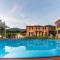 Melograno Farmhouse, ROMANTIC FARMHOUSE VILLA WITH PRIVATE INFINITY POOL AND GREAT VIEWS IN LUCCA