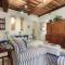 1400’s Apartment, Stylish Smart Ground Floor Apartment inside Lucca