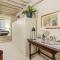 1400’s Apartment, Stylish Smart Ground Floor Apartment inside Lucca