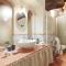 1400’s Apartment, Stylish Smart Ground Floor Apartment inside Lucca