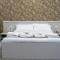 Skyline Rooms & Suites