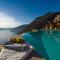 Colosseo with wonderful lake view and swimming pool