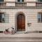 Alamanni Apartment by Mamo Florence