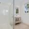 Sandy Jandal - 3-5 Bedroom - Russell Cottages