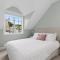 Sandy Jandal - 3-5 Bedroom - Russell Cottages