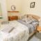 BRYN GORS-3 BED-FIRST FLOOR APT- YARDS FROM BEACH