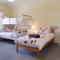 BRYN GORS-3 BED-FIRST FLOOR APT- YARDS FROM BEACH