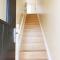BRYN GORS-3 BED-FIRST FLOOR APT- YARDS FROM BEACH