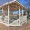 Fire Pit, Gazebo and Hot Tub North Charleston Home!