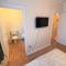 Friars Walk houses with 2 bedrooms, 2 bathrooms, fast Wi-Fi and private parking - Sittingbourne