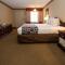 Hilltop Inn & Suites - North Stonington - North Stonington