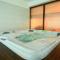 Parklands Hotel & Pool