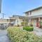Apartment with Patio and Grill Access about half Mi to Bay!