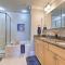 Sunny First-Floor Condo with Ocean-View Balcony! - دوفين آيلاند