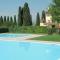 Enticing Holiday home in Lazise with Swimming Pool