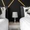 City Centre Studio 4 with Kitchenette, Free Wifi and Smart TV by Yoko Property