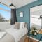 Cosy 3 Bedroom with Free Parking, Garden and Smart TV with Netflix by Yoko Property