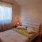 Apartments Labinac in Vabriga with garden close to sea