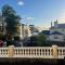 Modern 2 bed apartment with sea views