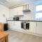 Spacious 2-bed Apartment in Crewe by 53 Degrees Property, ideal for Business & Professionals, FREE Parking - Sleeps 3 - Crewe
