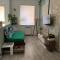 "L Industrial Green" Apartment