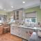 Charming Craftsman Cottage with Garden and Hot Tub! - Fullerton