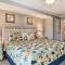 Ocean City Condo Spacious Balcony, Walk to Beach!