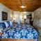 The Historic Leakey Inn