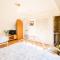 Higher Weddicott Barn Holiday Cottage - Self Catering