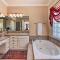 Huge Lake Arrowhead Home with 3 Decks and Grill! - Лейк-Арроугед