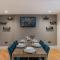 STYLISH HOME WITH FREE PARKING - 10 MINS TO LEGOLAND!