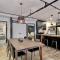 Le Gentleman // Downtown spacious condo