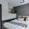 Le Gentleman // Downtown spacious condo