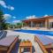 Villa Luna Tinjan, Pool and Wellness