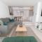1002 Bermudas - by Stay in Umhlanga