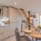 Hillview Hideaway with Hot Tub