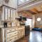 Blue Jays Nest Cabin by Amish Country Lodging