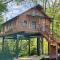 Cricket Hill Treehouse C by Amish Country Lodging - ميلرزبورج