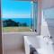 180° seaviews, superior coastal cottage - Waitoitoi