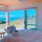 180° seaviews, superior coastal cottage - Waitoitoi