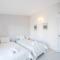 Beach Praia - Sleep 5 - Pool - Free wi-fi - Air Con