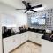 Fully Furnished 1BR Suite-Prime Location 110 - 斯科茨