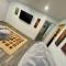Serene and Modern 5 Location, Queen Bed, Parking - برمنغهام