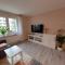 Helles modern eingerichtetes Apartment