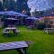 Bowes Incline Hotel
