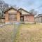 Texarkana Pet-Friendly Pad with Fenced Backyard - تيكساركانا