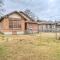 Texarkana Pet-Friendly Pad with Fenced Backyard - تيكساركانا
