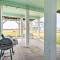 Breezy Galveston House with 2 Decks and Ocean Views! - 加尔维斯敦