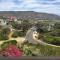 Serene Mountain Flat - Clovelly