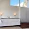 Camps Bay Loft with Stunning Mountain and Ocean Views - Kapské mesto